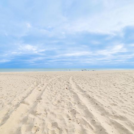Scenic Evans Hideaway Steps To Lake Huron! Oscoda Экстерьер фото