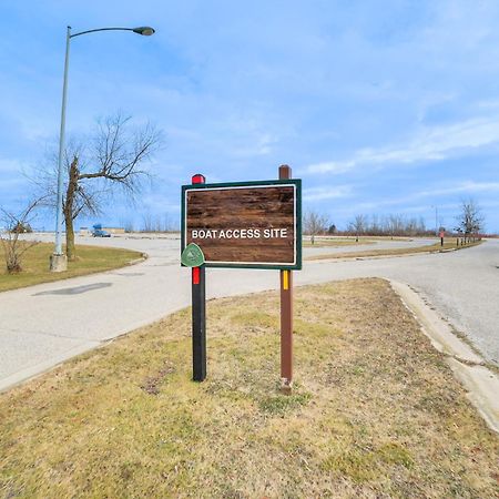 Scenic Evans Hideaway Steps To Lake Huron! Oscoda Экстерьер фото