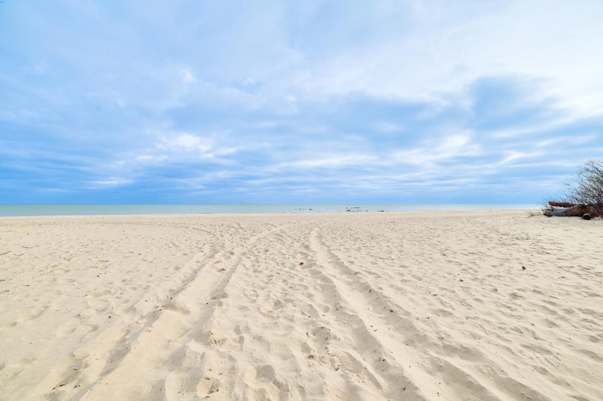 Scenic Evans Hideaway Steps To Lake Huron! Oscoda Экстерьер фото