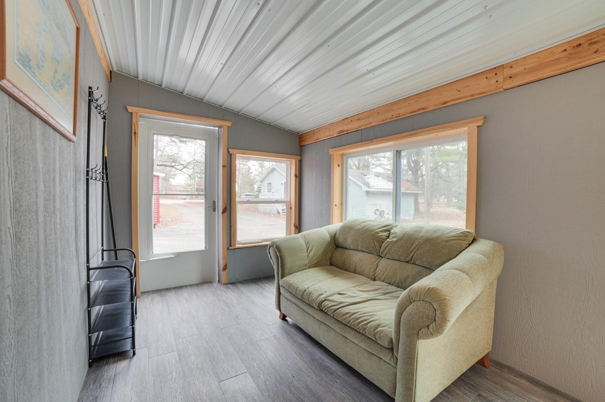 Scenic Evans Hideaway Steps To Lake Huron! Oscoda Экстерьер фото