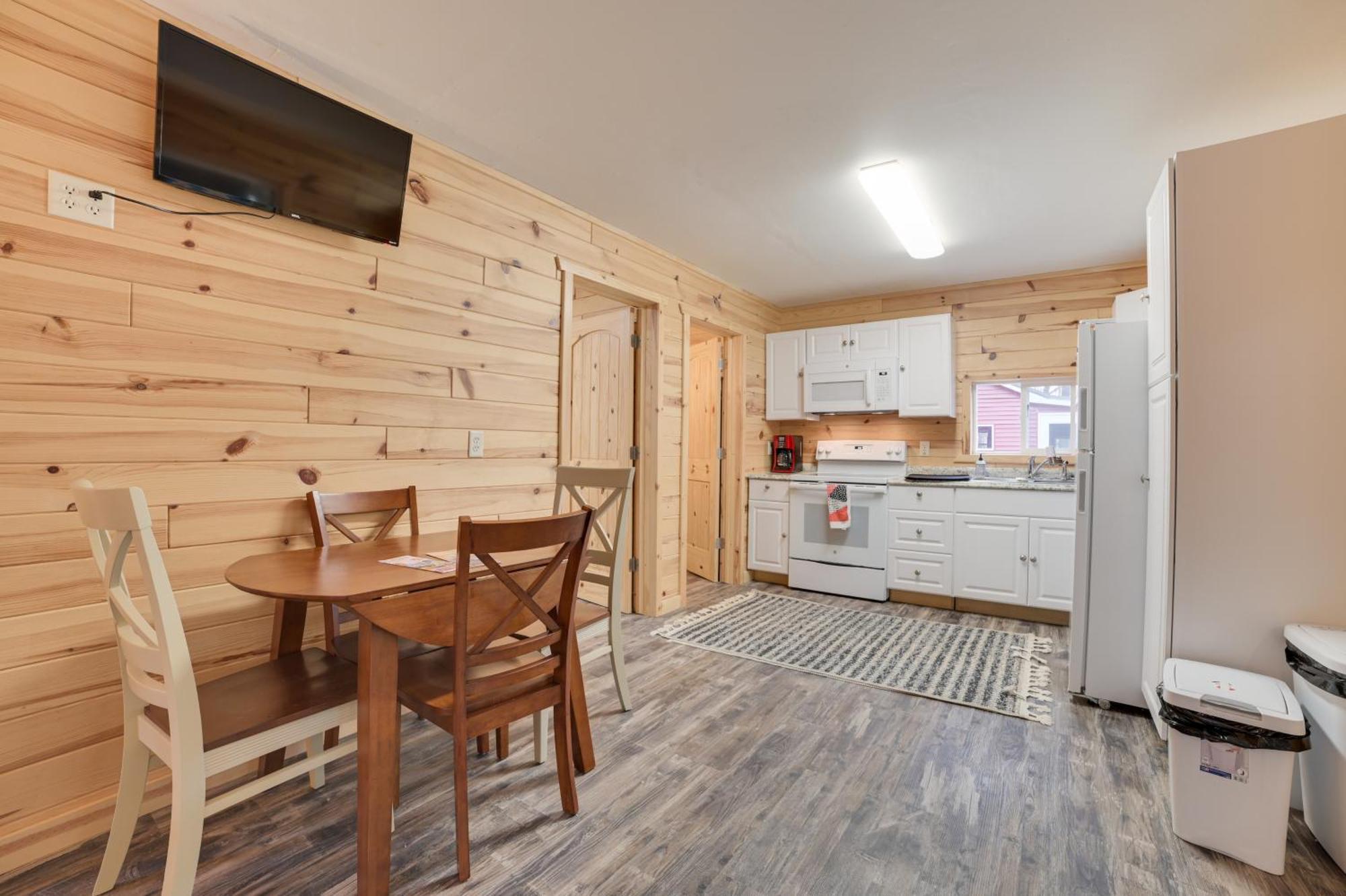 Scenic Evans Hideaway Steps To Lake Huron! Oscoda Экстерьер фото