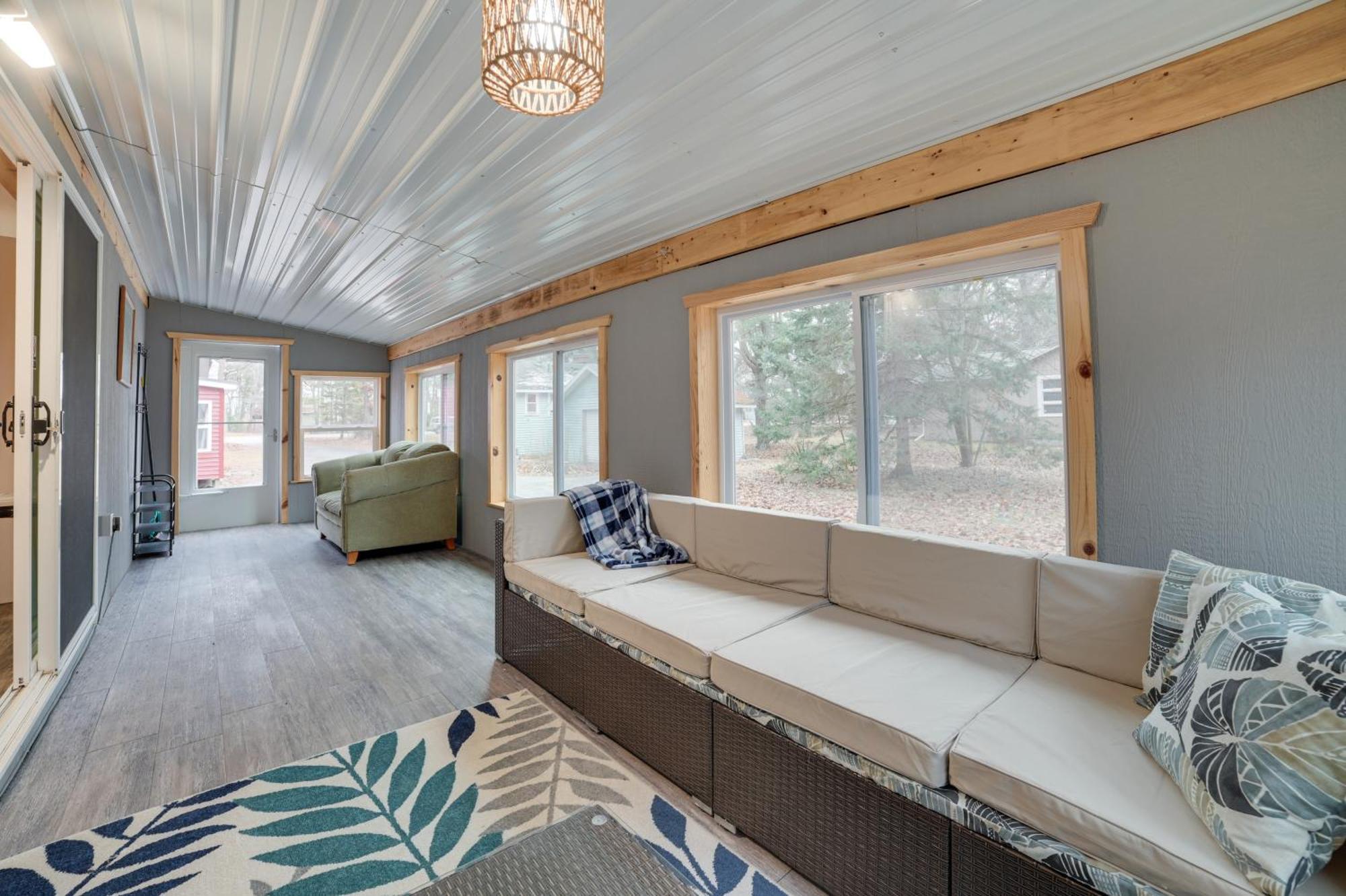 Scenic Evans Hideaway Steps To Lake Huron! Oscoda Экстерьер фото