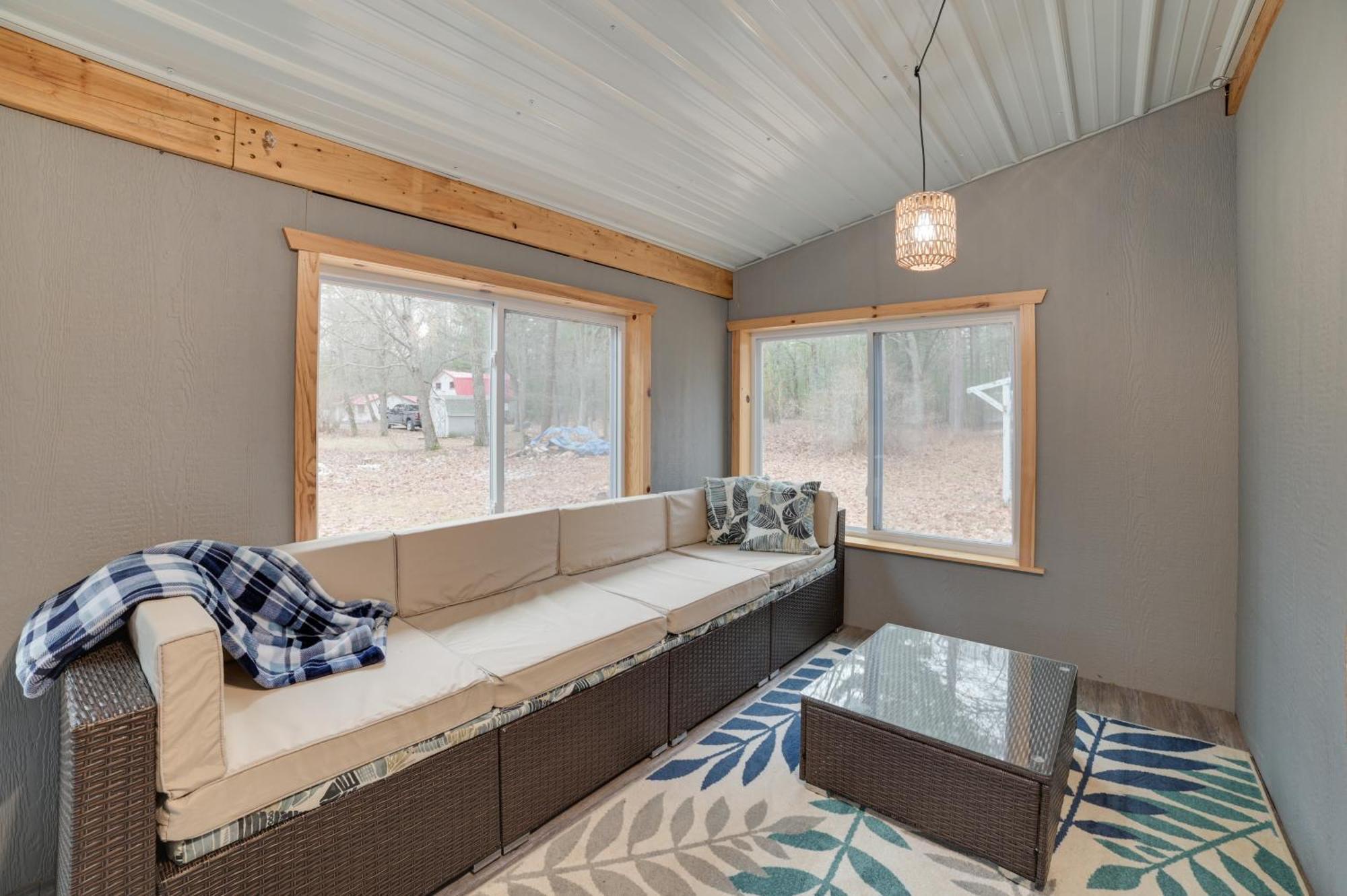 Scenic Evans Hideaway Steps To Lake Huron! Oscoda Экстерьер фото