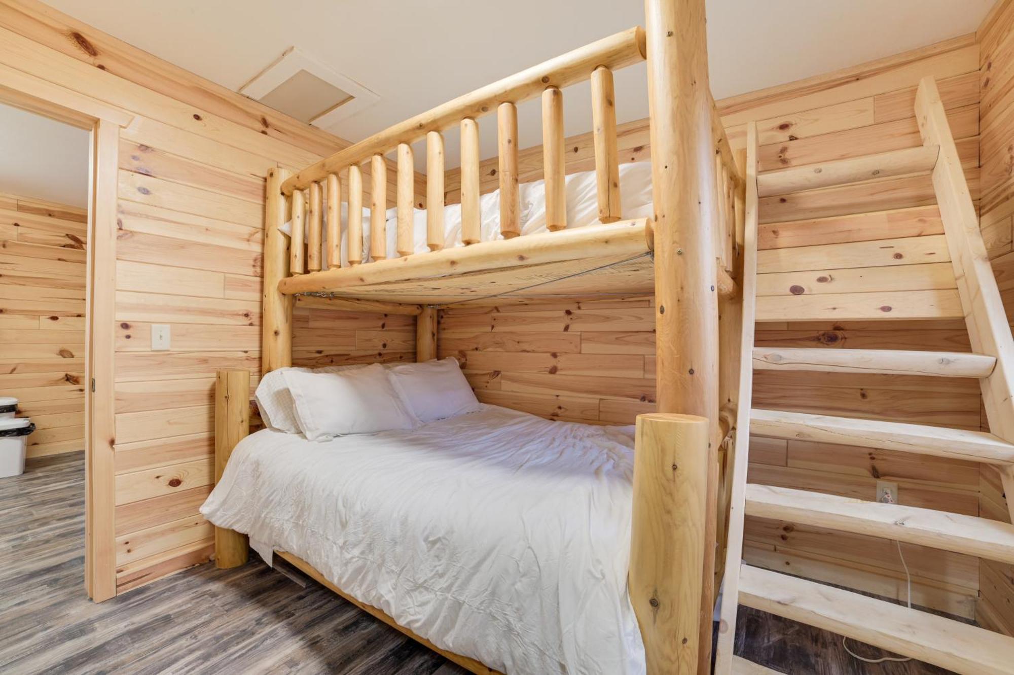 Scenic Evans Hideaway Steps To Lake Huron! Oscoda Экстерьер фото
