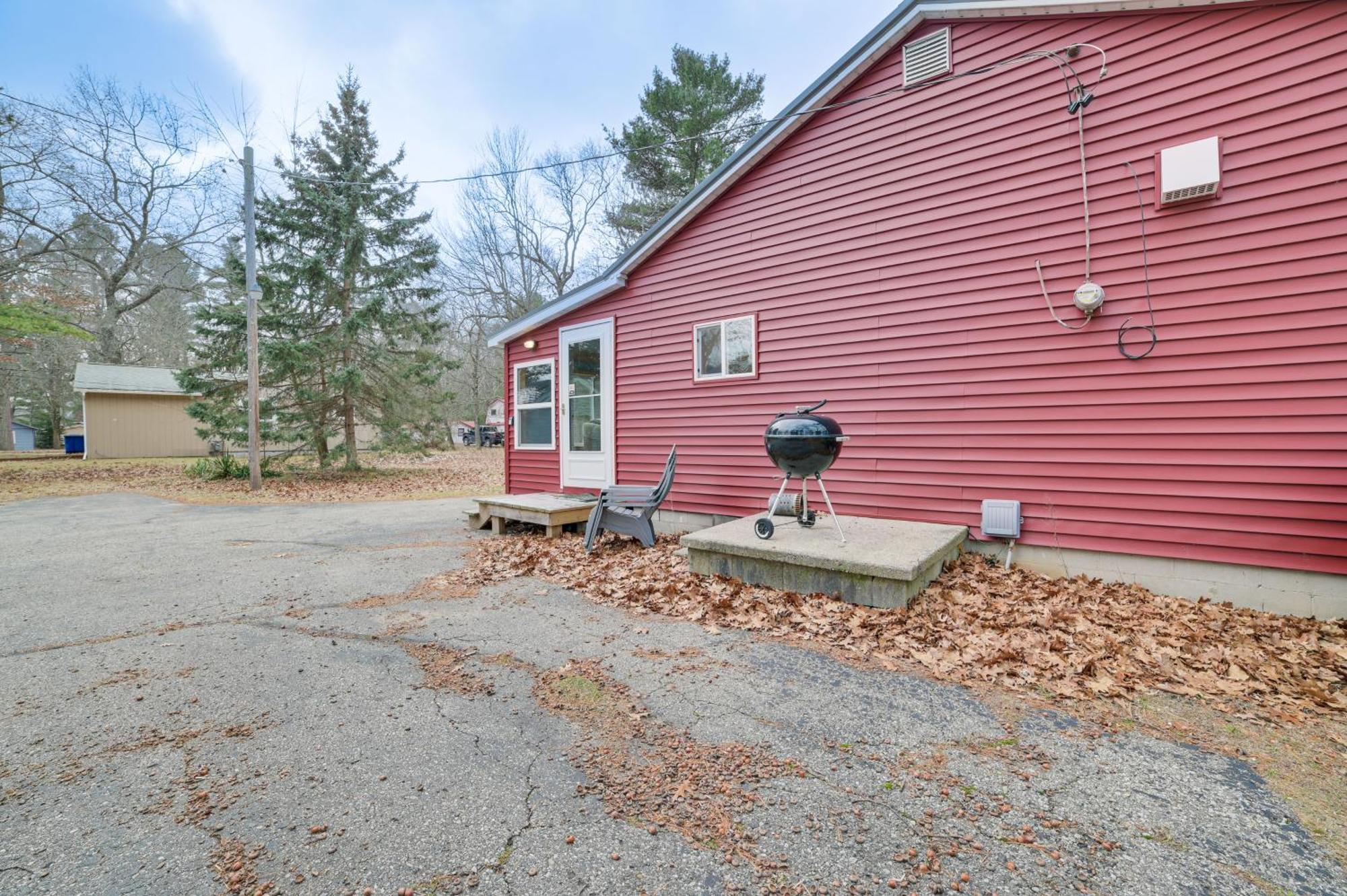 Scenic Evans Hideaway Steps To Lake Huron! Oscoda Экстерьер фото