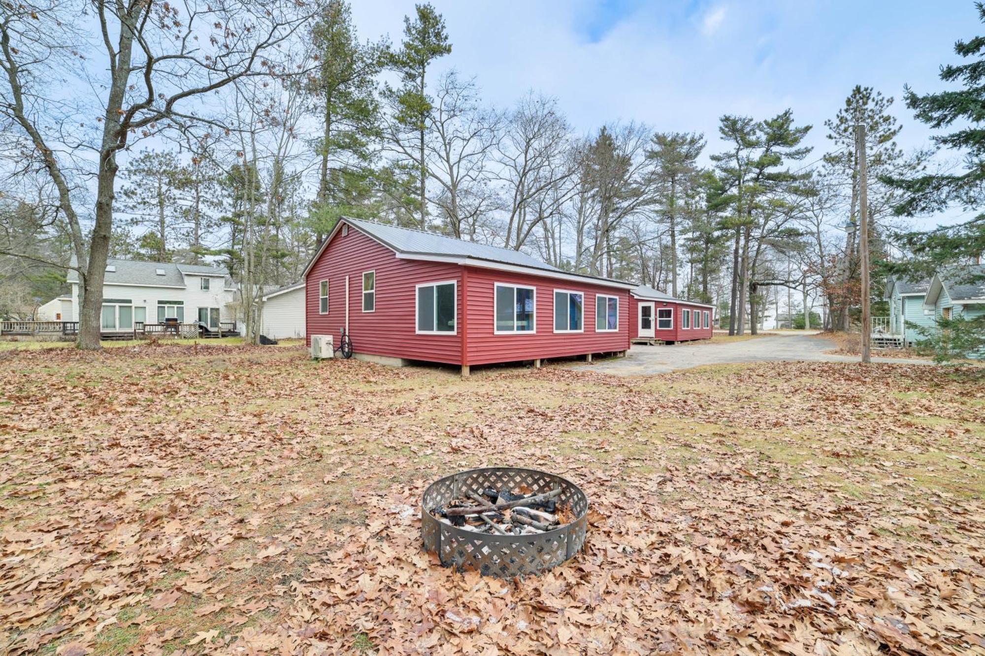 Scenic Evans Hideaway Steps To Lake Huron! Oscoda Экстерьер фото